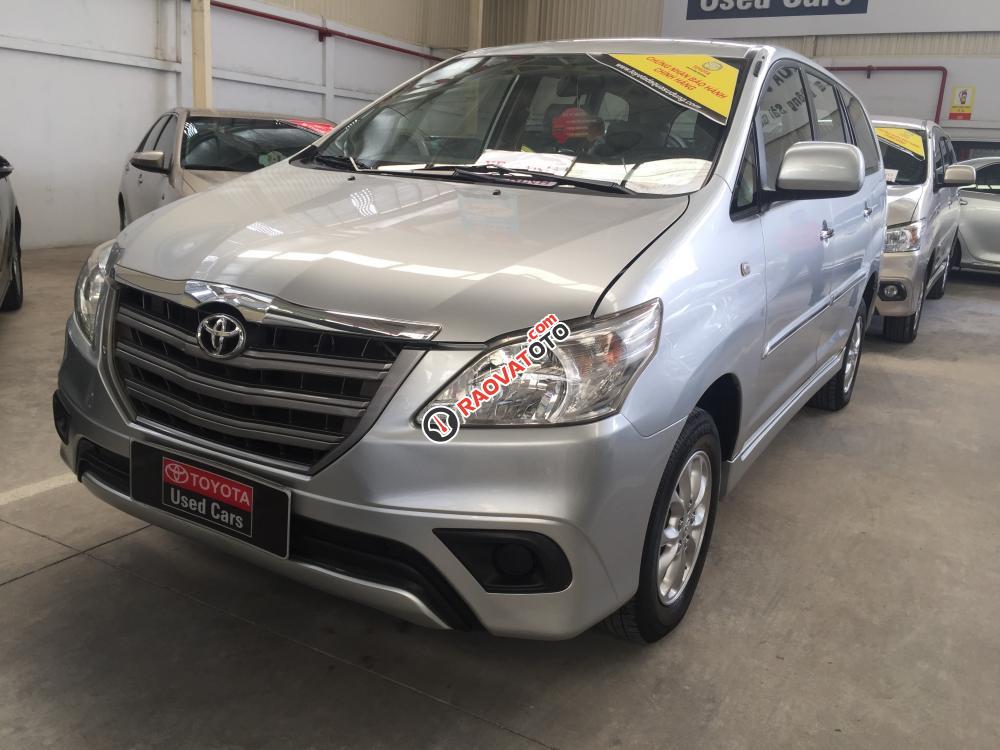 Bán Toyota Innova 2.0E đời 2014, màu bạc, hỗ trợ vay 70%-0