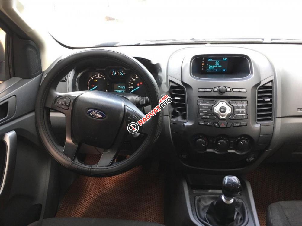 Cần bán gấp Ford Ranger XLS 2.2MT năm 2016, màu xanh lam, nhập khẩu nguyên chiếc, giá chỉ 550 triệu-5