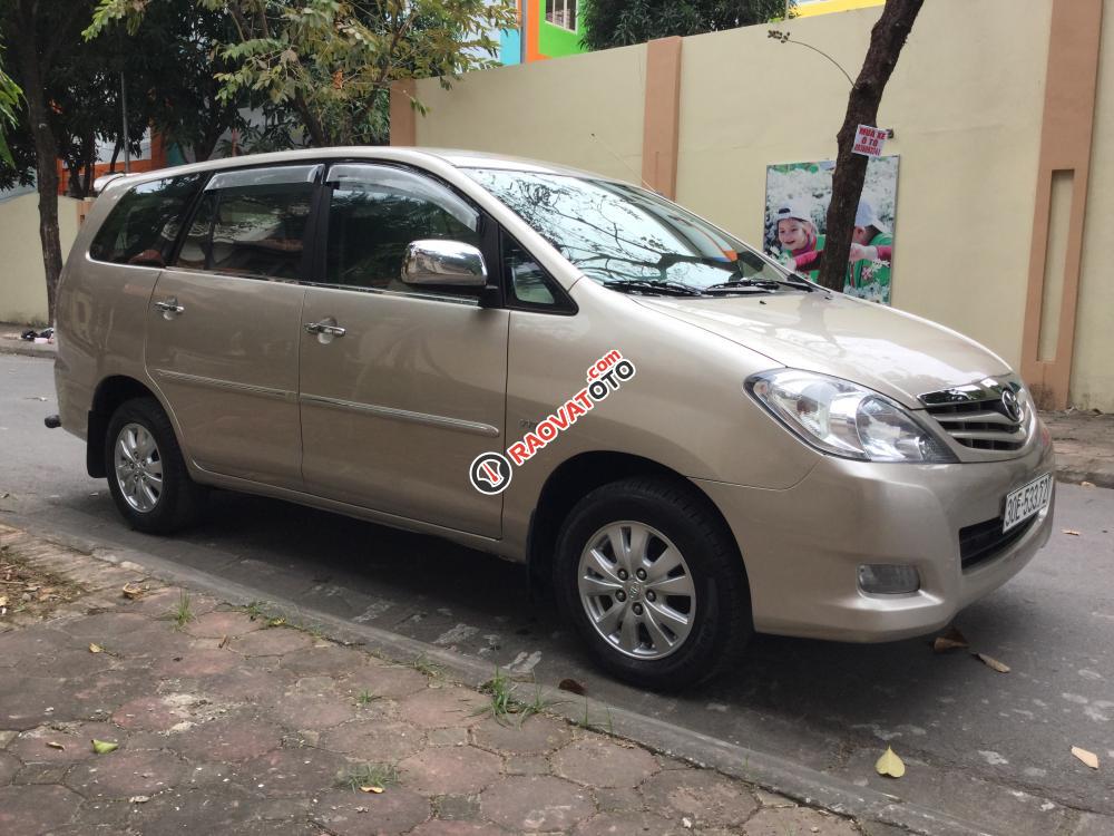 Bán Toyota Innova G năm 2010, màu ghi vàng-1