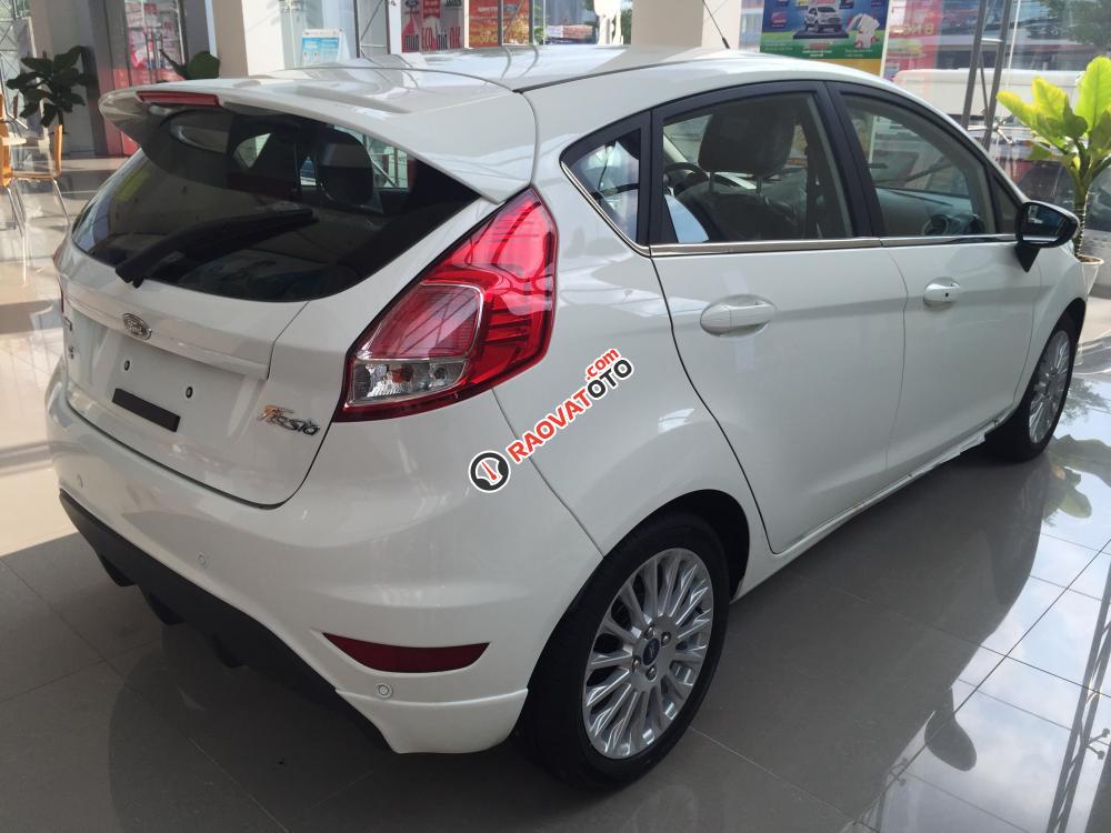 Cần bán xe Ford Fiesta 2018, màu trắng+ KM bộ PK chính hãng, giá 520tr-4