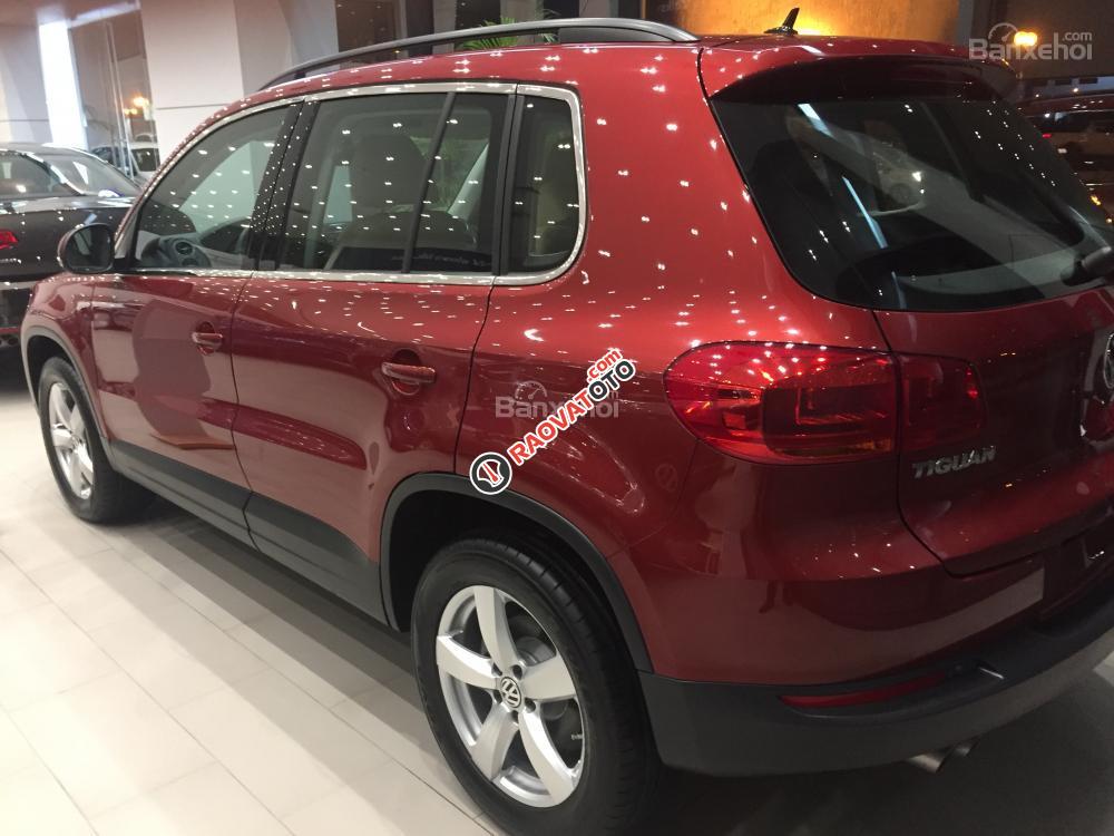 Cần bán xe Volkswagen Tiguan 2017 màu đỏ, nhập khẩu nguyên chiếc. LH: 0978877754 Cam kết giá tốt-2