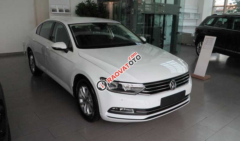 Volkswagen Passat 1.8L TSI E năm 2016, màu trắng ngọc trai. Hỗ trợ vay 80% giá trị xe, LH Hương 0902.608.293-12