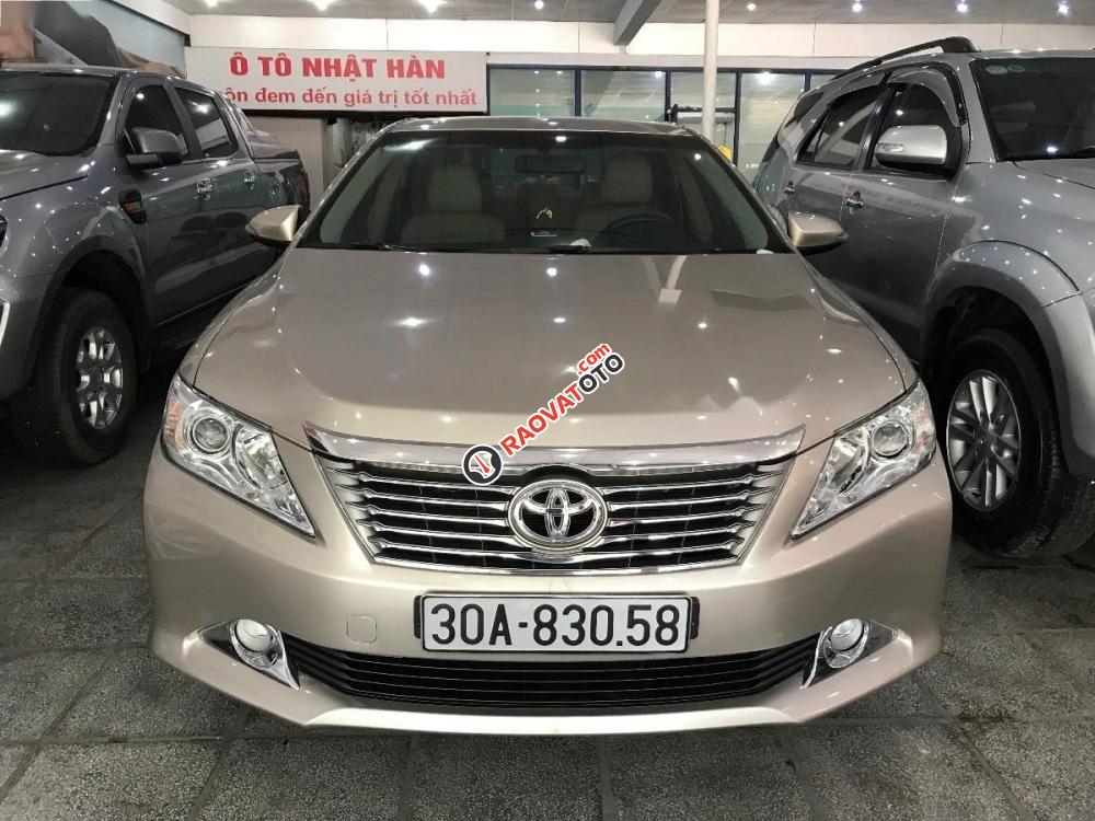 Cần bán gấp Toyota Camry 2.0E sản xuất 2013, chính chủ-0