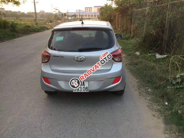 Bán xe Hyundai Grand i10 2015, màu bạc-3