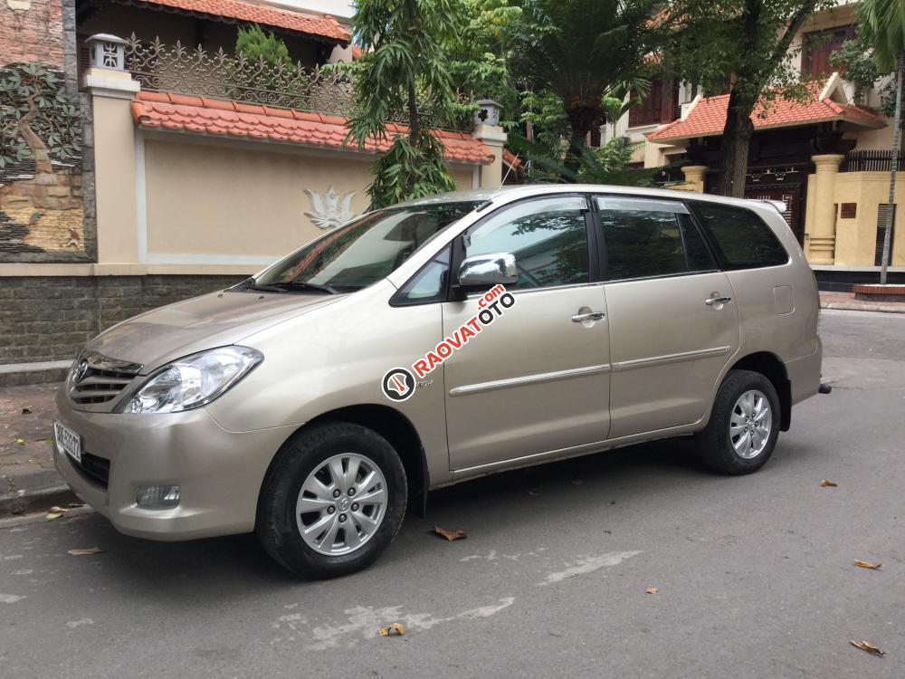 Bán Toyota Innova G năm 2010, màu ghi vàng-0