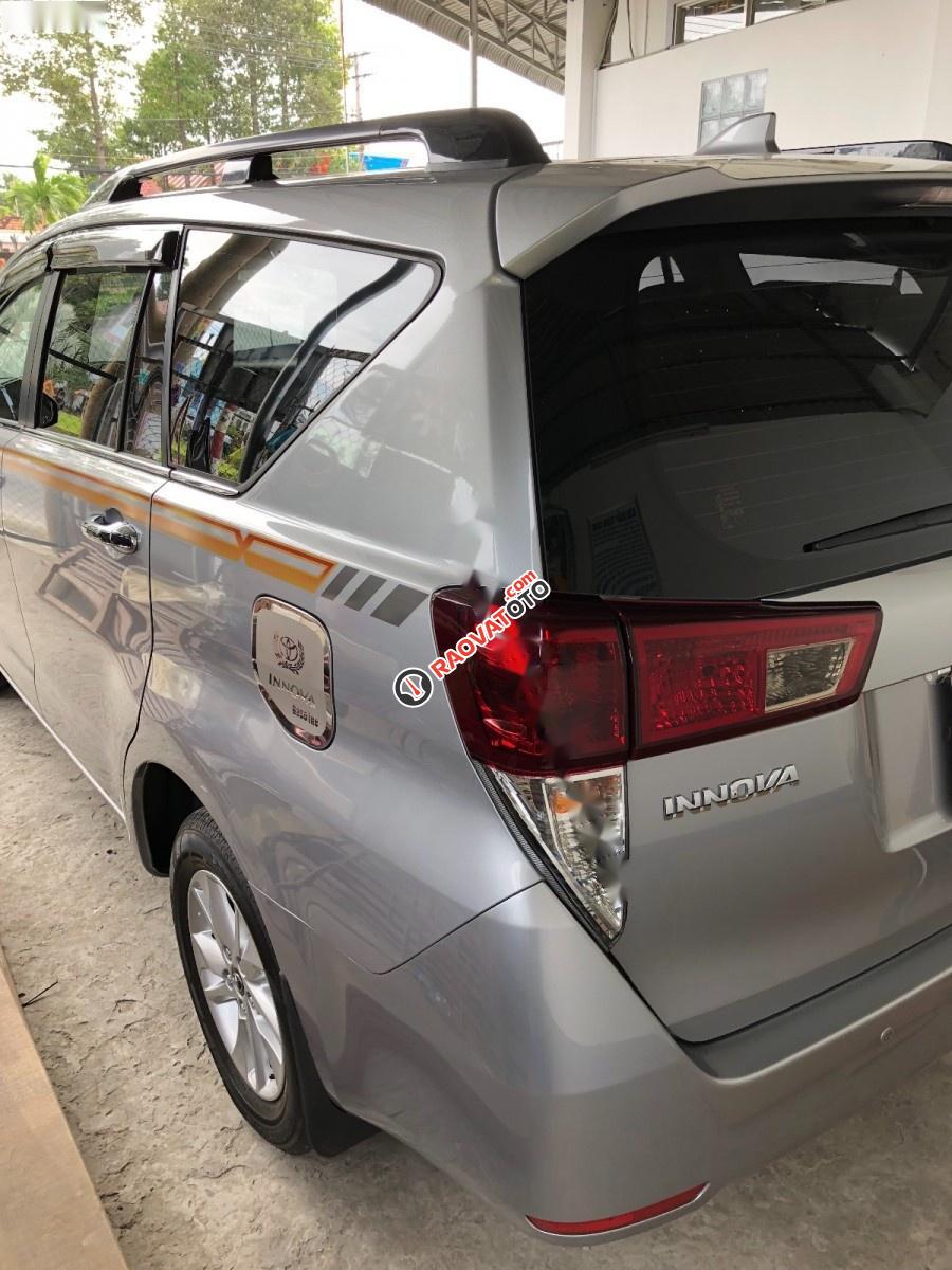 Xe Toyota Innova E đời 2016, màu bạc còn mới-8