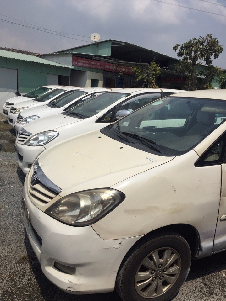 Bán Toyota Innova năm 2010, màu trắng, nhập khẩu-2