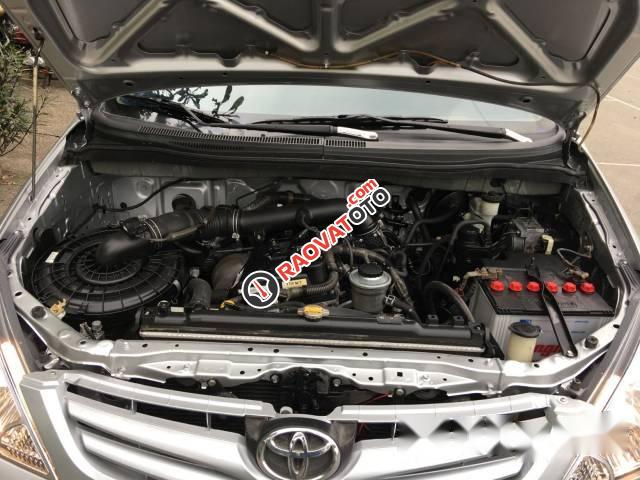 Chính chủ bán Toyota Innova G đời 2010, màu bạc-4