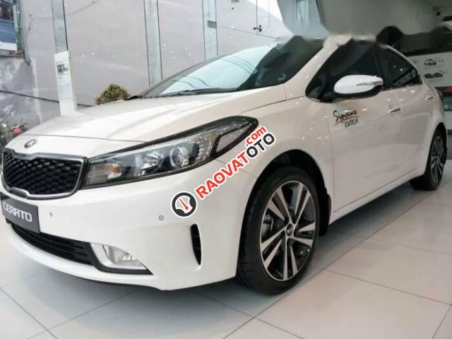 Bán xe Kia Cerato đời 2017, màu trắng, giá tốt-3