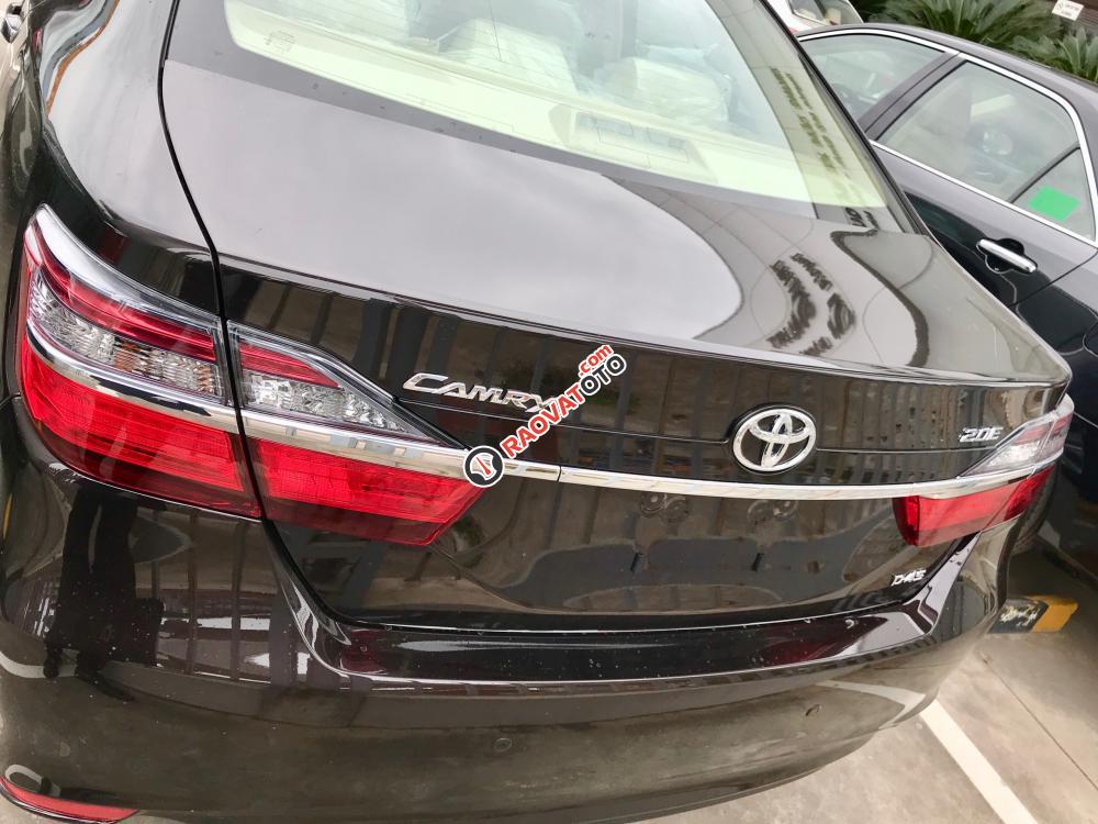 Cần bán xe Toyota Camry 2.0E đời 2017, màu nâu-0