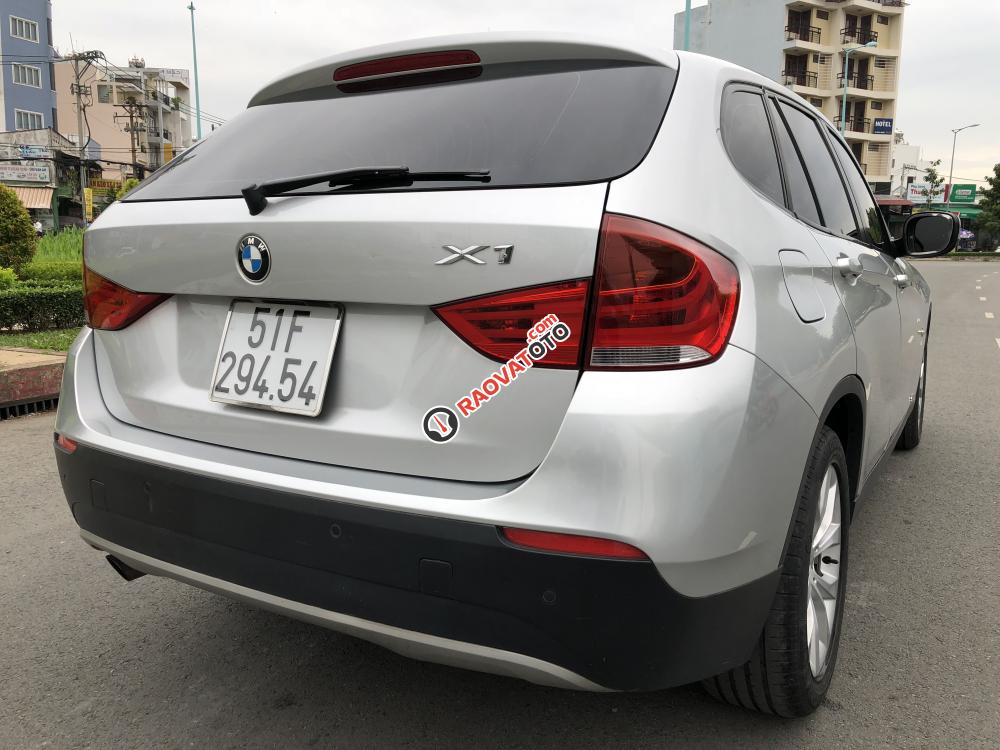 BMW X1 2011 form mới màu bạc, loại xe cao cấp, hàng full đủ đồ chơi-3
