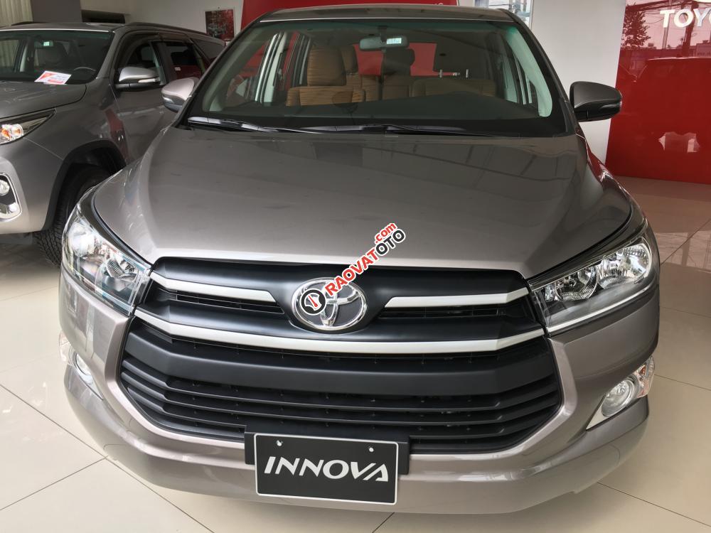 Bán Toyota Innova 2.0E 2018, khuyến mãi 70 triệu, trả trước 170 triệu, giao xe ngay-0