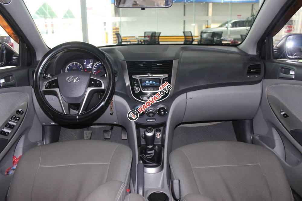 Cần bán Hyundai Accent màu đen, số sàn, 2016-4