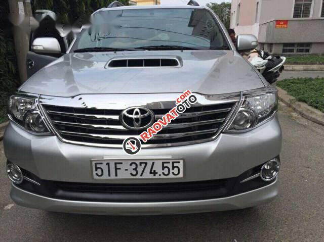 Bán xe Toyota Fortuner đời 2015, màu bạc-2