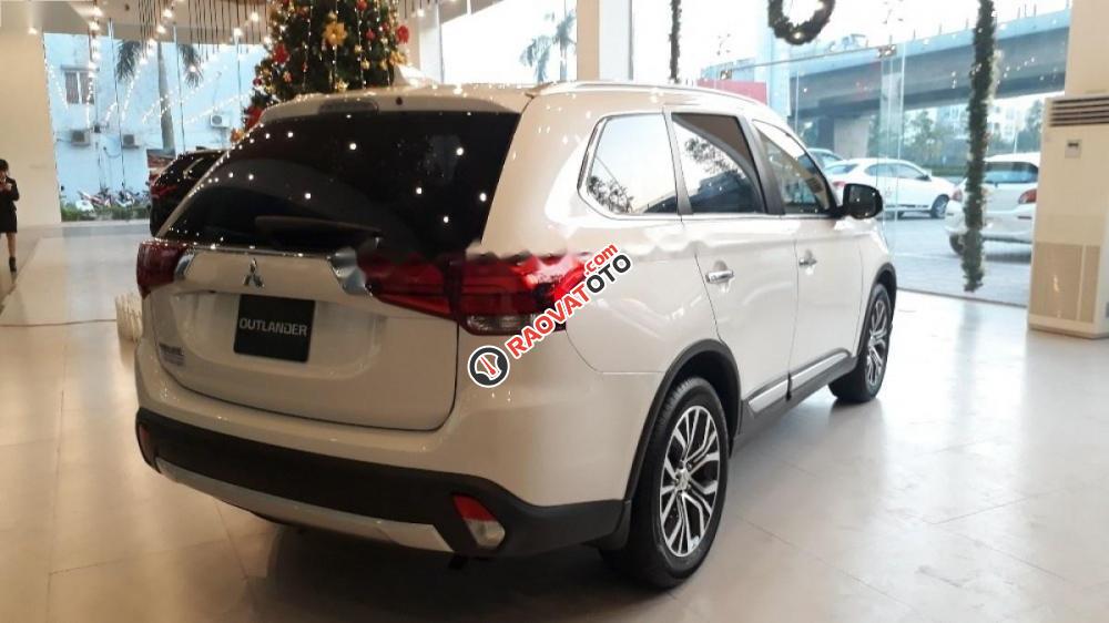 Bán xe Mitsubishi Outlander 2.0 CVT sản xuất 2017, màu trắng, nhập khẩu nguyên chiếc-6