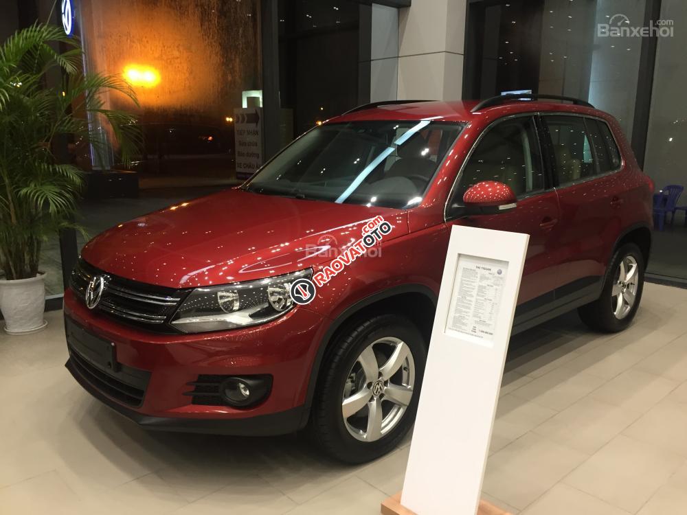 Cần bán xe Volkswagen Tiguan 2017 màu đỏ, nhập khẩu nguyên chiếc. LH: 0978877754 Cam kết giá tốt-1