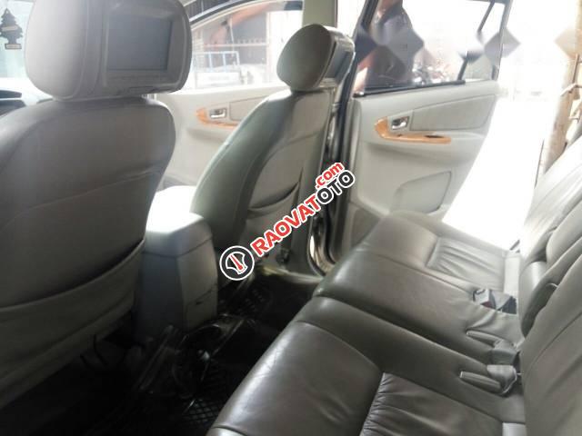 Bán gấp Toyota Innova V 2.0AT sản xuất 2011 xe gia đình-3