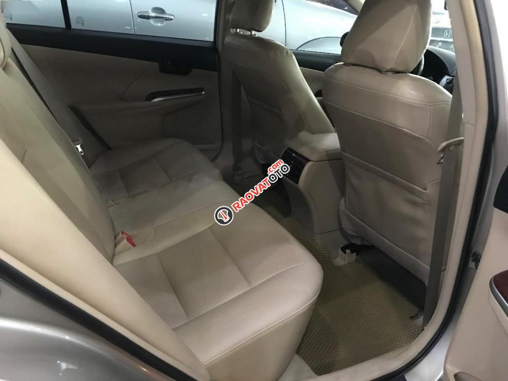 Cần bán gấp Toyota Camry 2.0E sản xuất 2013, chính chủ-7