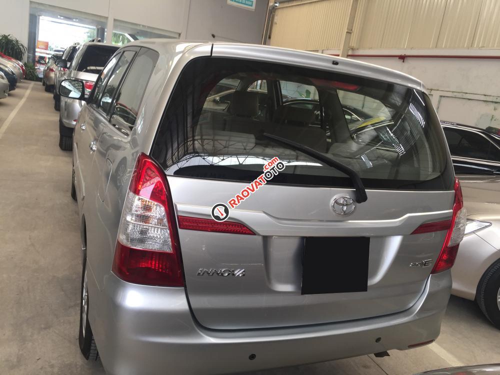 Bán Toyota Innova 2.0E đời 2014, màu bạc, hỗ trợ vay 70%-4