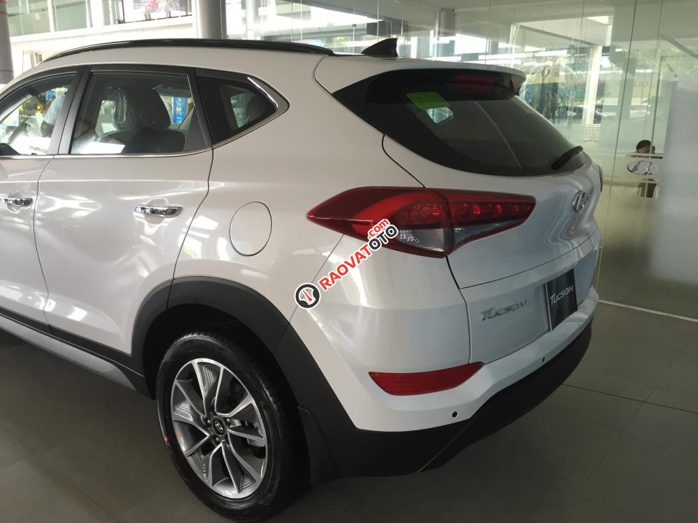 Bán Hyundai Tucson 2.0 đời 2018 mới 100%, máy xăng đặc biệt, màu trắng - Góp 85% - Hyundai Đắk Lắk-5