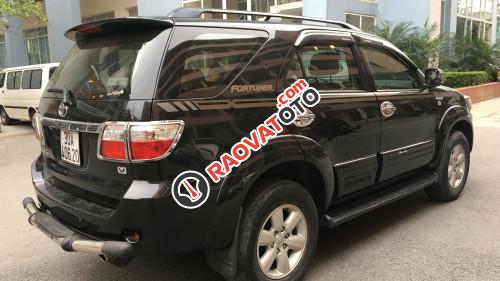 Bán gấp Toyota Fortuner 2.4 AT đời 2011, màu đen-1