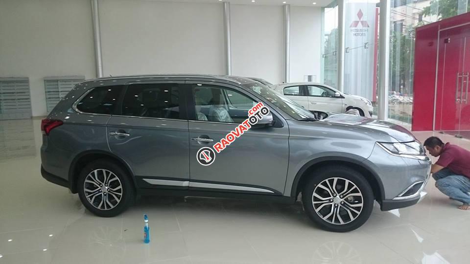 Xe SUV Outlander 2.0l nhập nguyên chiếc, xe model 2018, màu xám giao ngay 0982.455.567-3