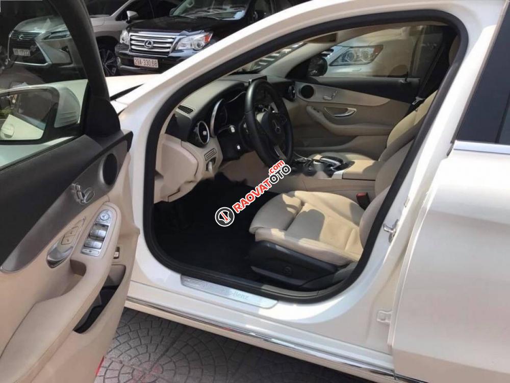 Cần bán gấp Mercedes C200 đời 2016, màu trắng như mới-3