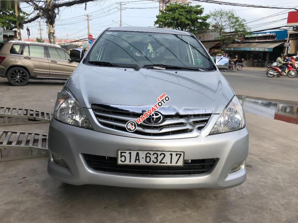 Cần bán xe Toyota Innova đời 2010, màu bạc như mới, giá 450tr-7