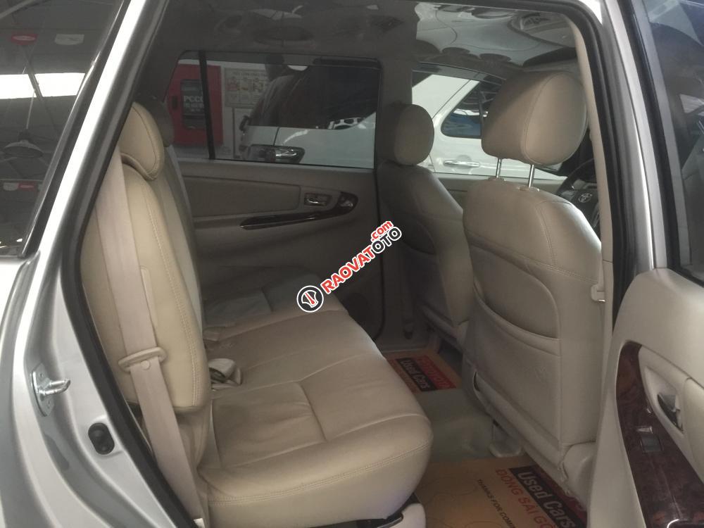 Cần bán Toyota Innova G đời 2014, màu bạc, đi 35.000km-4