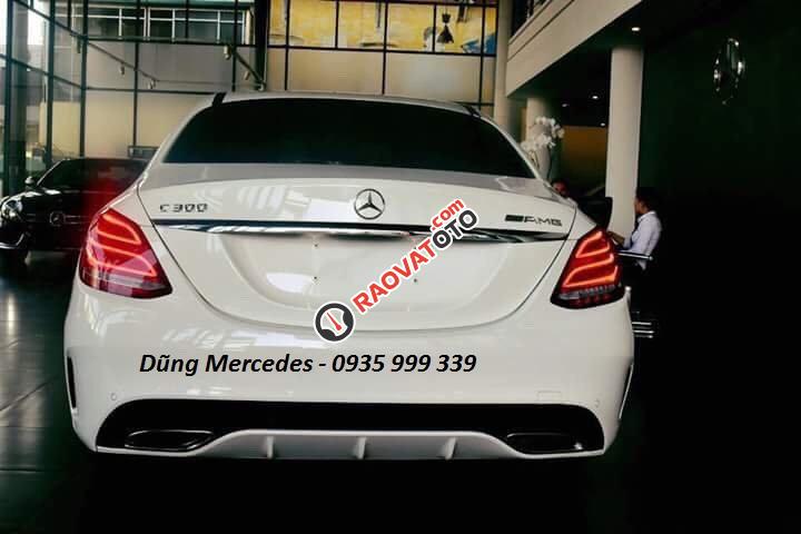 Mercedes-Benz C300 trắng, nội thất đỏ, giao xe ngay-2