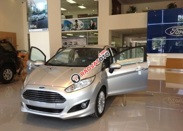 Bán Ford Focus Titanium đời 2017, màu bạc-0