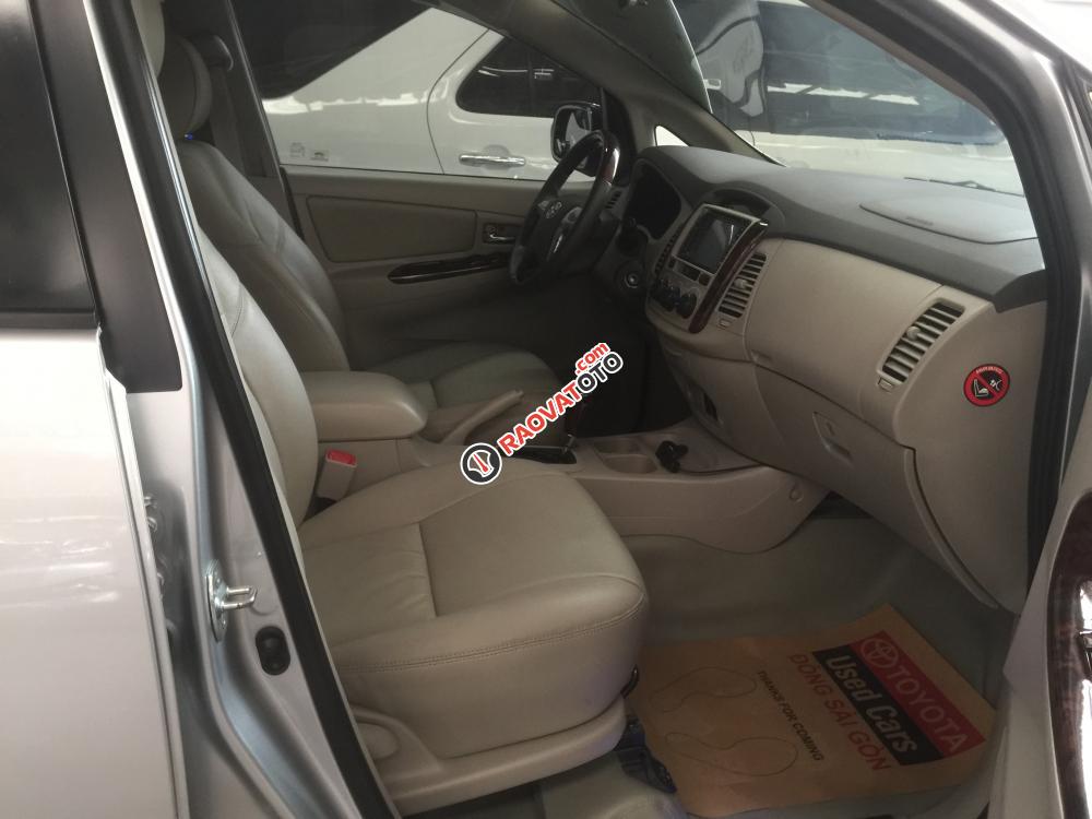 Cần bán Toyota Innova G đời 2014, màu bạc, đi 35.000km-2