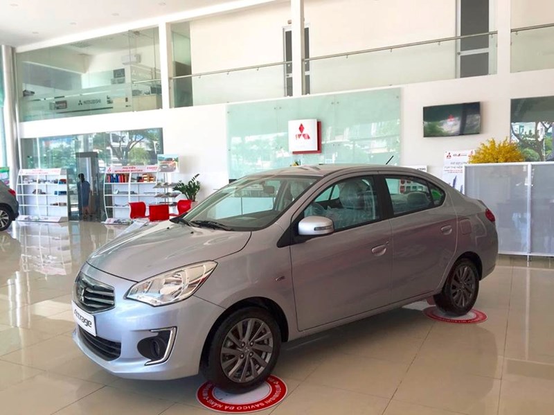 Bán Mitsubishi Attrage đời 2017, màu bạc, nhập khẩu  -2