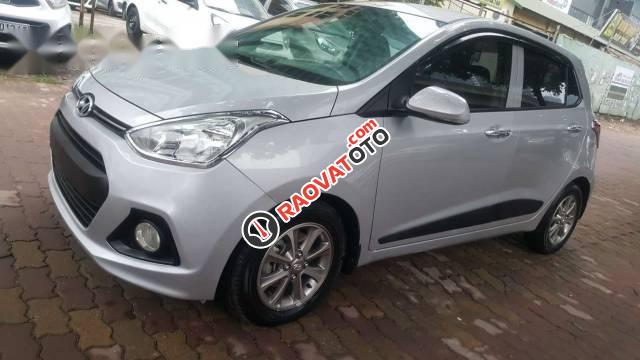 Bán Hyundai Grand i10 2015, màu bạc-5