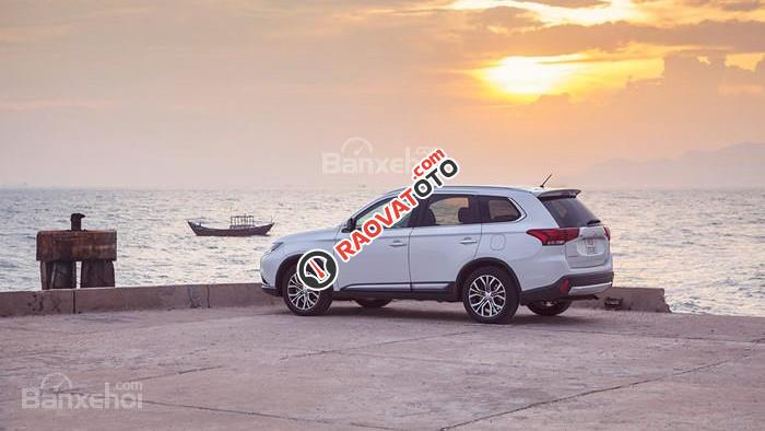 Bán Mitsubishi Outlander đời 2018, màu trắng, 7 chỗ ngồi-1