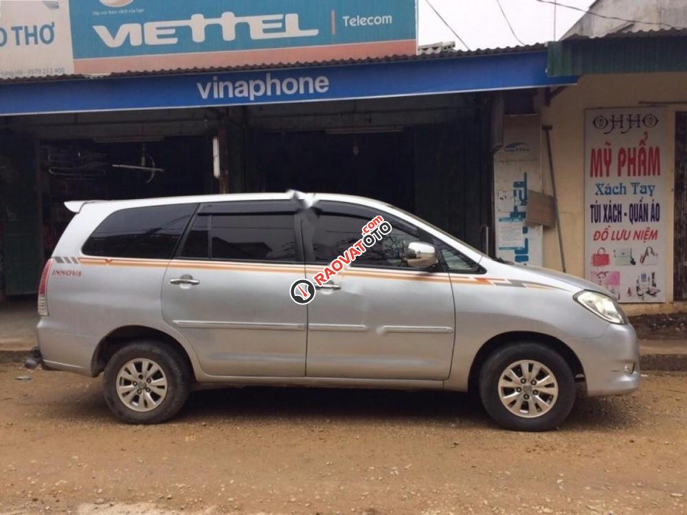 Bán ô tô Toyota Innova J đời 2008, màu bạc, giá tốt-5