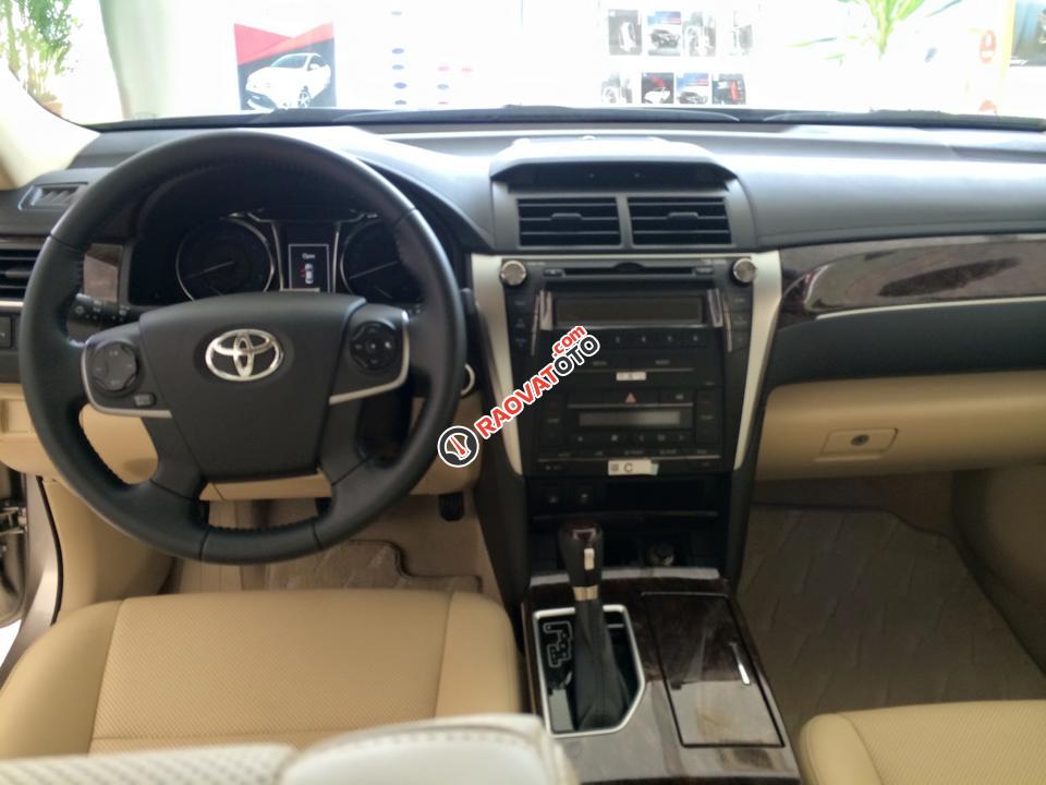 Bán xe Toyota Camry 2.0E đời 2018, xả hàng giá cực tốt, tặng nhiều tiền mặt và phụ kiện-3