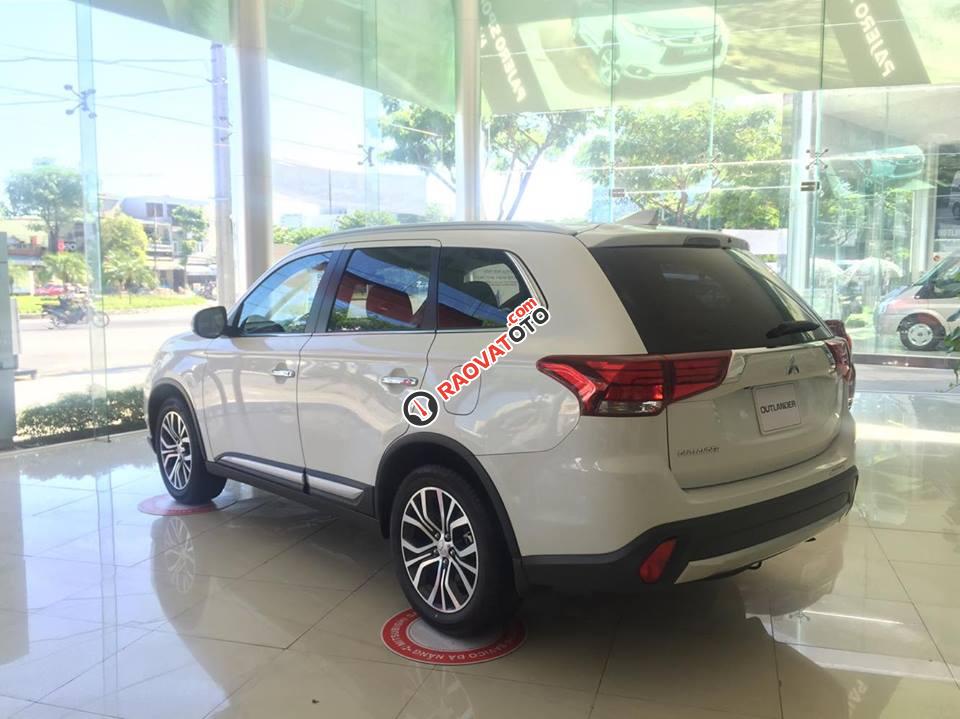 Bán Mitsubishi Outlander ở Quảng Nam, kinh doanh VIP, giá cực tốt, cho vay đến 90%. Cần tư vấn liên hệ 0905.91.01.99-2