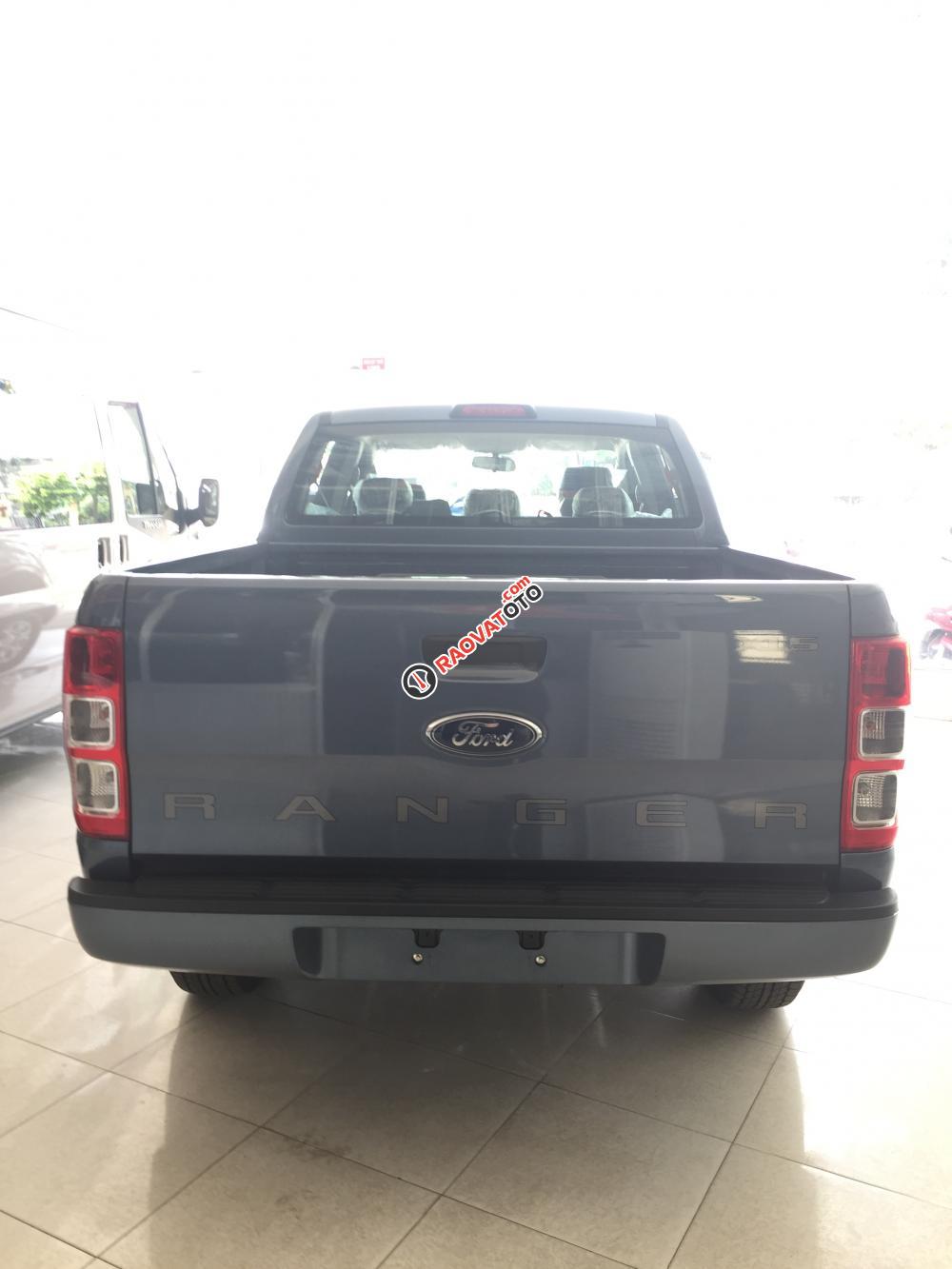 Bán xe Ford Ranger XLS MT màu xanh thiên thanh, giao xe ngay, hỗ trợ vay 80%-4