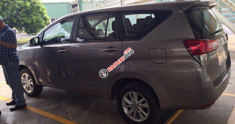 Cần bán xe Toyota Innova MT đời 2013, màu bạc giá cạnh tranh-1