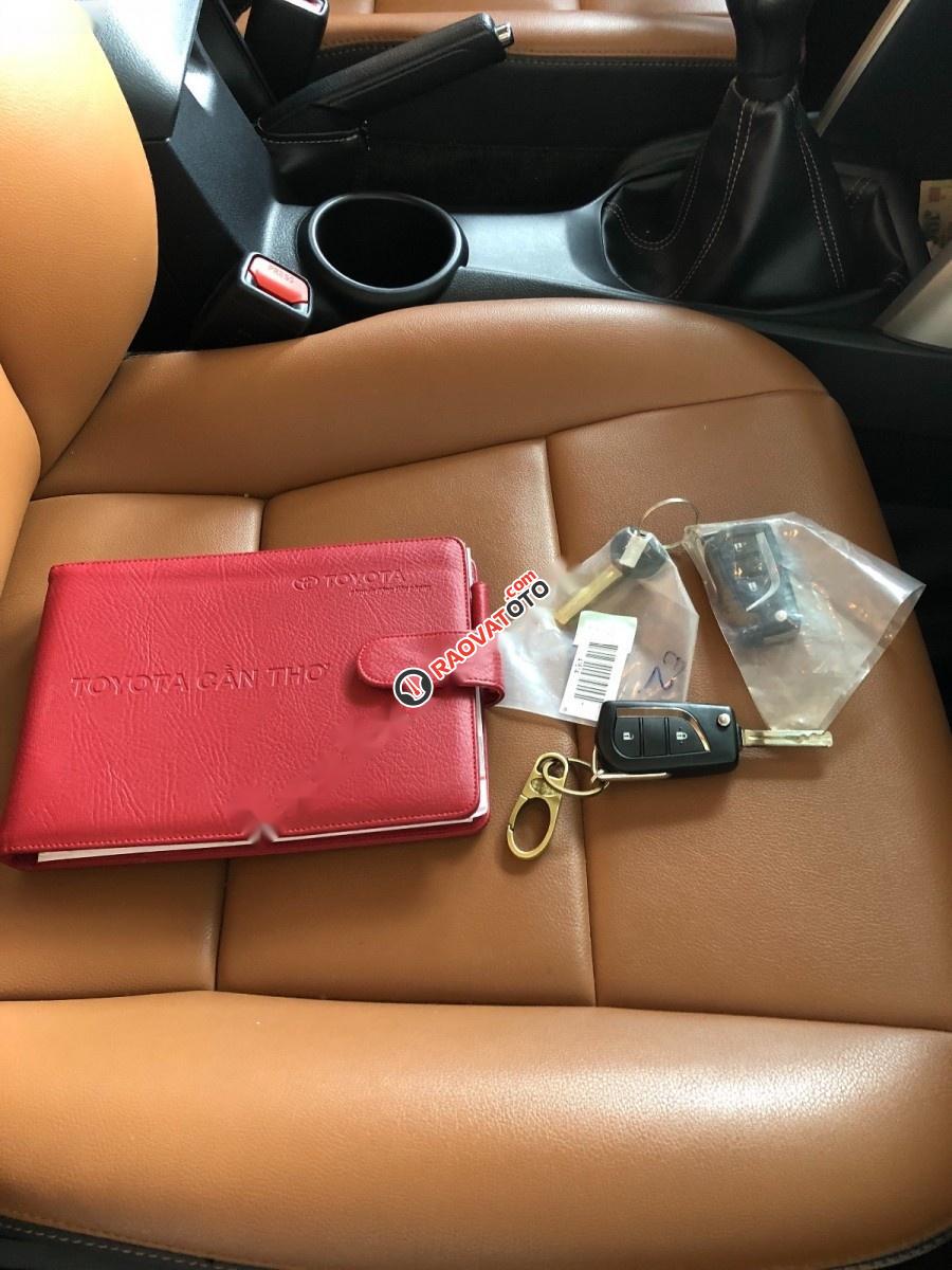 Xe Toyota Innova E đời 2016, màu bạc còn mới-7