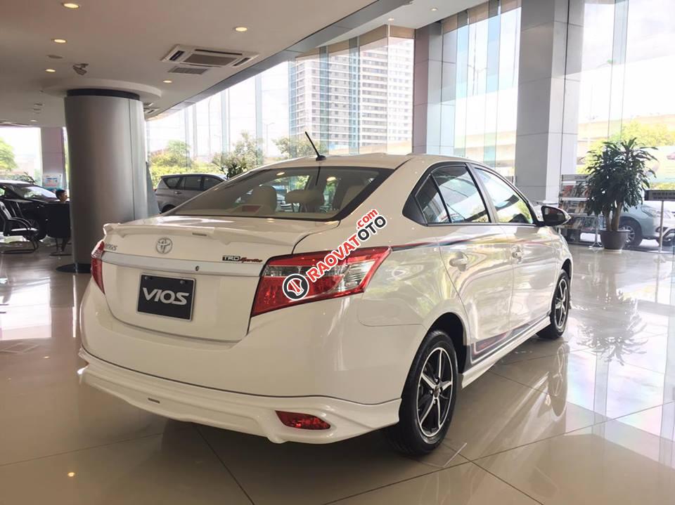 Cần bán Toyota Vios 1.5G CVT TRD 2018, màu trắng phiên bản thể thao TRD, giao ngay-9