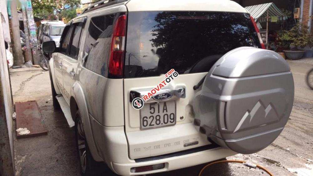 Cần bán gấp Ford Everest Sub sản xuất 2010, màu trắng-3