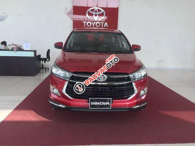 Bán xe Toyota Innova năm 2017, màu đỏ-0