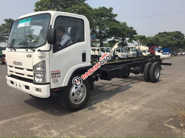 Xe tải Isuzu 8T2 thùng dài 6m9, giá tốt có khuyến mãi-2