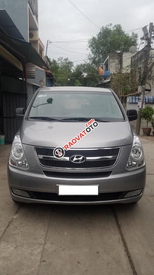 Bán ô tô Hyundai Starex 9 chỗ, đời 2011, máy dầu, màu bạc, số sàn, phiên bản cao cấp có ghế xoay, Xe mới 95%-0