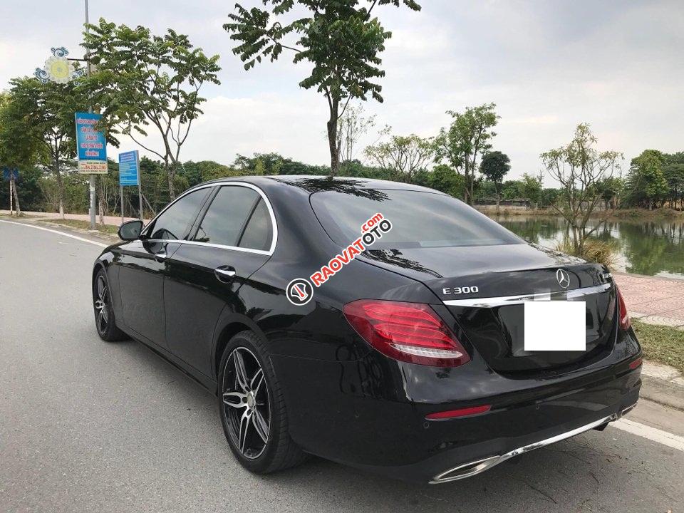 Mercedes E300 AMG mới 99.99%, màu đen, nội thất da bò, sản xuất 2017-9