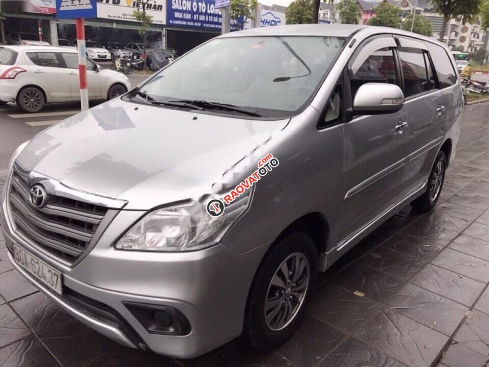 Bán Toyota Innova 2.0E năm 2015 như mới, giá tốt-1