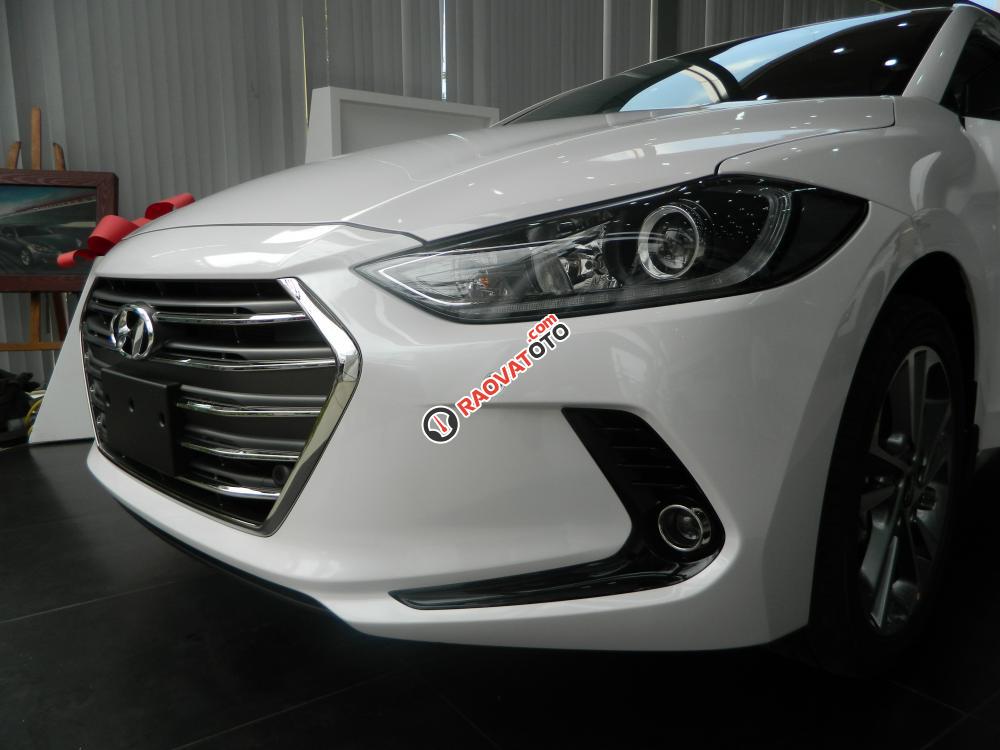 Hyundai Elantra 1.6 MT 2017, Euro 4 giảm 76tr giá 549tr-15