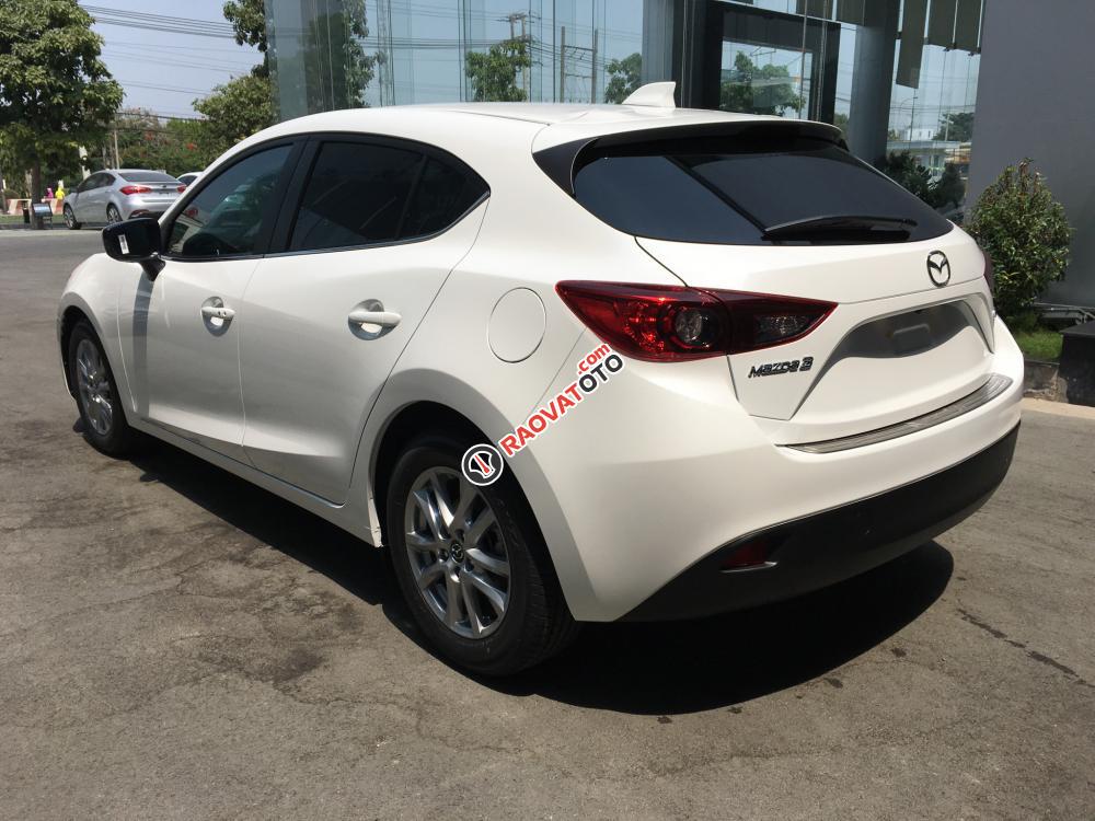 Bán Mazda 3 Hatchback 1.5 đời 2017, màu trắng, liên hệ 0974 312 857 để được tư vấn-3